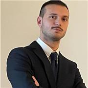 Laureato in economia a pieni voti, offre ripetizioni in matematica, sia algebra che geometria, ed inglese
